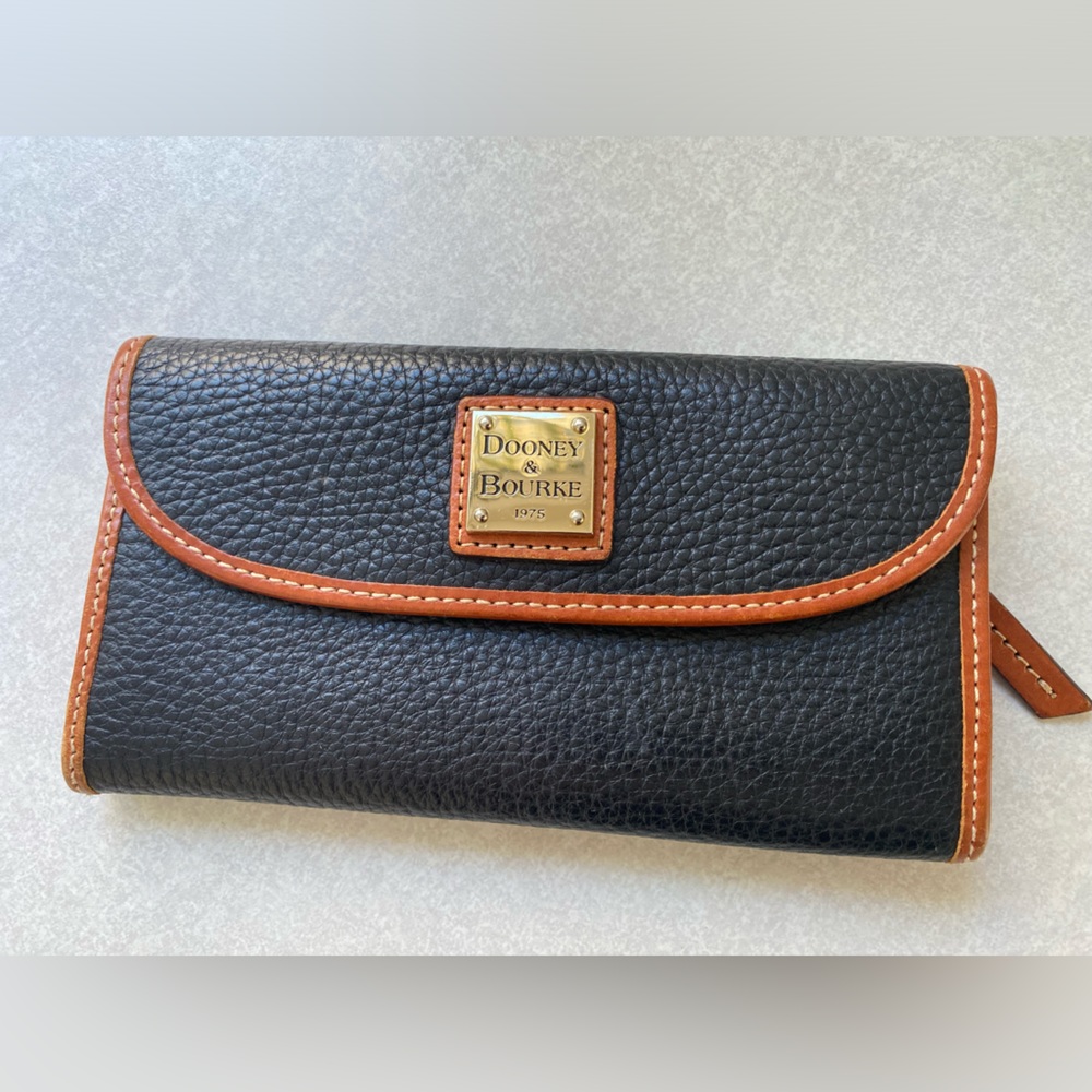 Dooney & Bourke wallet